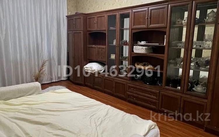 3 бөлме · 69 м² · 2/4 қабат, Кашгарская 73, бағасы: 75 000 ₸ в Алматы, Бостандыкский р-н — фото 2