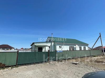 Продажа домов и дачи в Атырауской обл.: Отдельный дом · 6 комнат · 170 м² · 9 сот., мкр Кайнар, Мухамбетова 13 — Таскала 3 за 20 млн 〒 Отдельный дом · 6 комнат · 170 м² · 9 сот., мкр Кайнар, Мухамбетова 13 — Таскала 3 за 20 млн 〒 в Атырау