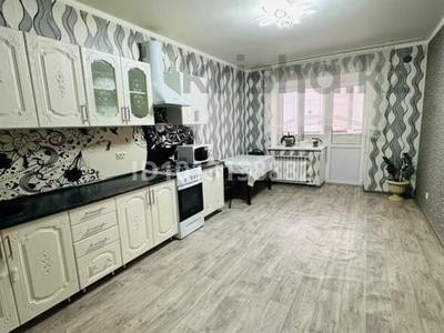 1-бөлмелі пәтер · 60 м² · 5/5 қабат, Қонаев ш/а., Нур 5, бағасы: 22 млн ₸ в Уральске, мкр Кунаева