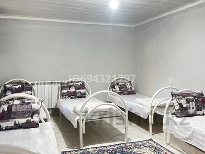 3-комнатный дом посуточно, 100 м², Кудас Жунысбеков 37 за 5 000 〒 в Туркестане
