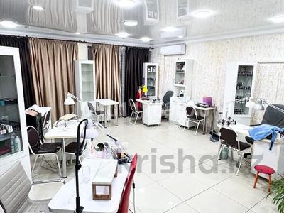 Офисы, салоны красоты, кабинеты и рабочие места, студии · 60 м² за 450 000 〒 в Таразе, мкр Акбулак