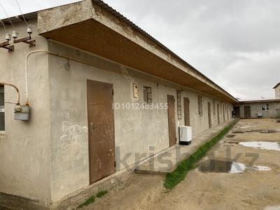 Часть дома · 8 комнат · 250 м² · 6 сот., Алау 2/31 — Жалға берілетін Қосалқалы уй Сатылады маңында мектеп бала бақша магазиндер жақын жайласқан есік алдынан Атамекен Манғышлақ автобусы жүріп тур 8 бөлемелі за 15 млн ₸ в Баскудуке