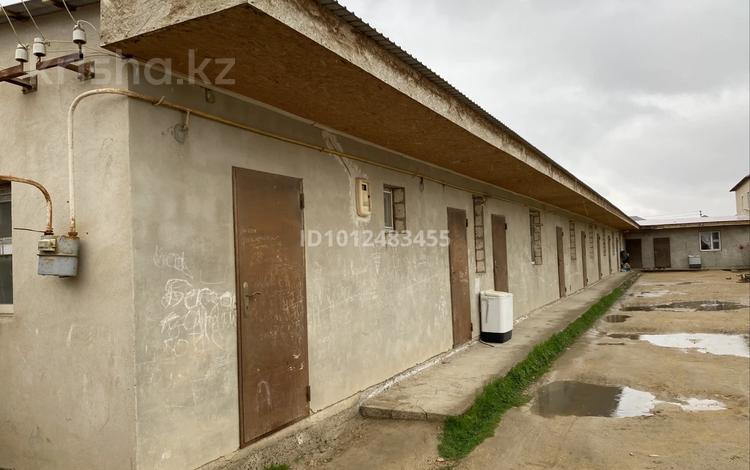 Часть дома · 8 комнат · 250 м² · 6 сот., Алау 2/31 — Жалға берілетін Қосалқалы уй Сатылады маңында мектеп бала бақша магазиндер жақын жайласқан есік алдынан Атамекен Манғышлақ автобусы жүріп тур 8 бөлемелі за 15 млн ₸ в Баскудуке — фото 2