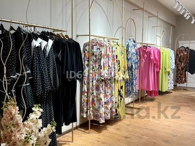Готовый бизнес - магазин женской одежды, 80 м², бағасы: 4 млн 〒 в Атырау