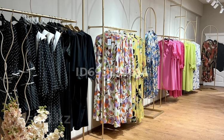 Готовый бизнес - магазин женской одежды, 80 м² за 4 млн 〒 в Атырау — фото 6