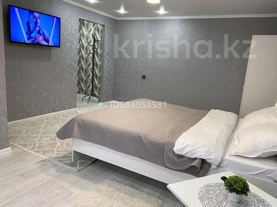 1-комнатная квартира, 40 м², 2/5 этаж по часам, Тюленина за 1 000 〒 в Уральске