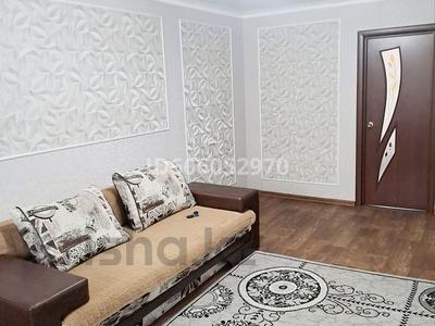 2-комнатная квартира, 50 м², 1/5 этаж посуточно, Абая 107 — Евразия за 11 000 〒 в Уральске