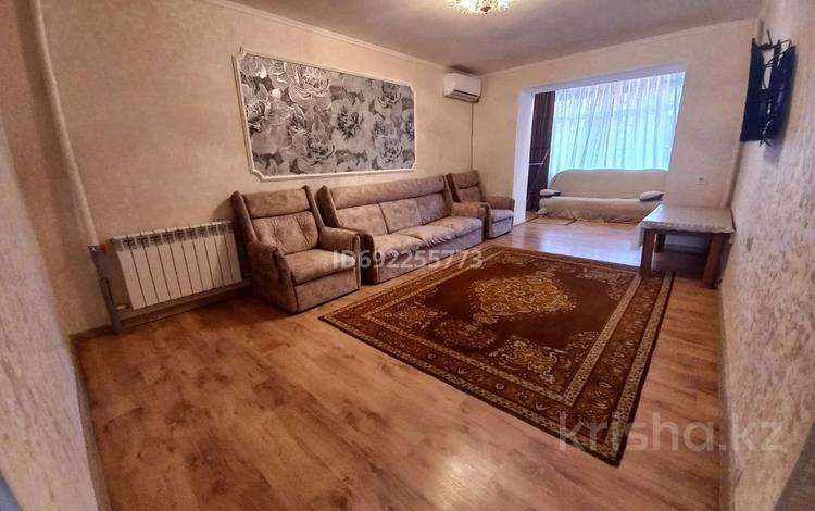 3-комнатная квартира · 52 м² · 1/4 этаж, Бейбитшилик 2 — Арбат, Плаза за 15 000 ₸ в Шымкенте, Аль-Фарабийский р-н — фото 2