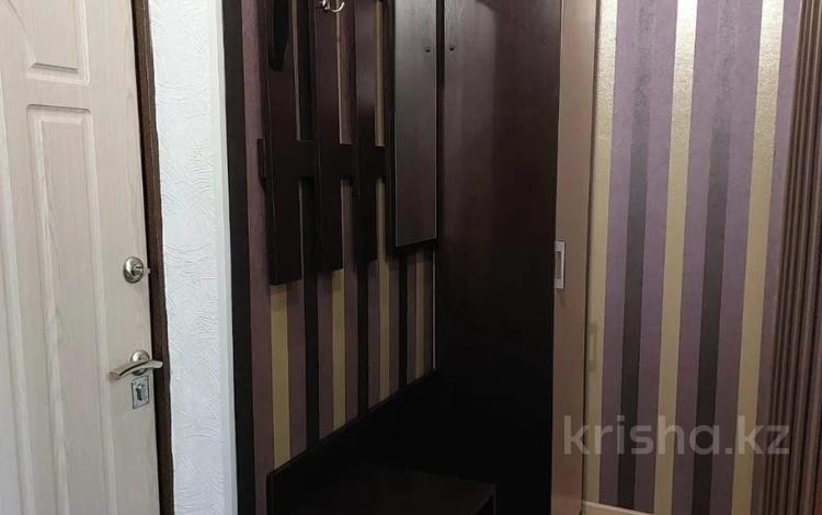 1-комнатная квартира · 30.5 м² · 1/5 этаж, ТЮЛЕНИНА 1 — КВАРТИРА В ХОРОШЕМ РАЙОНЕ за 11.8 млн 〒 в Уральске — фото 2