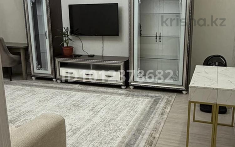 2-бөлмелі пәтер · 81 м² · 3/9 қабат, Валиханова 13, бағасы: 45 млн ₸ в Атырау — фото 2
