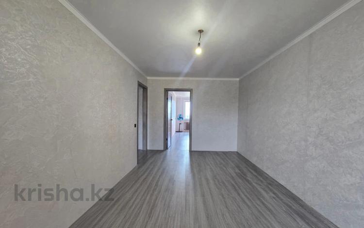 2-бөлмелі пәтер · 45 м² · 4/5 қабат, 6 мкр., бағасы: 9 млн ₸ в Темиртау — фото 3