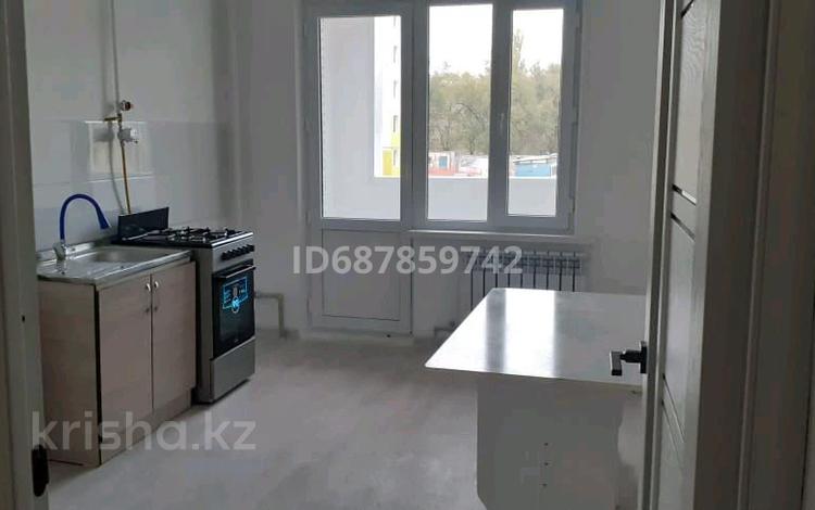 3-комнатная квартира, 70 м², 3/5 этаж, 5-й мкр 22 А — Аль-Фараби