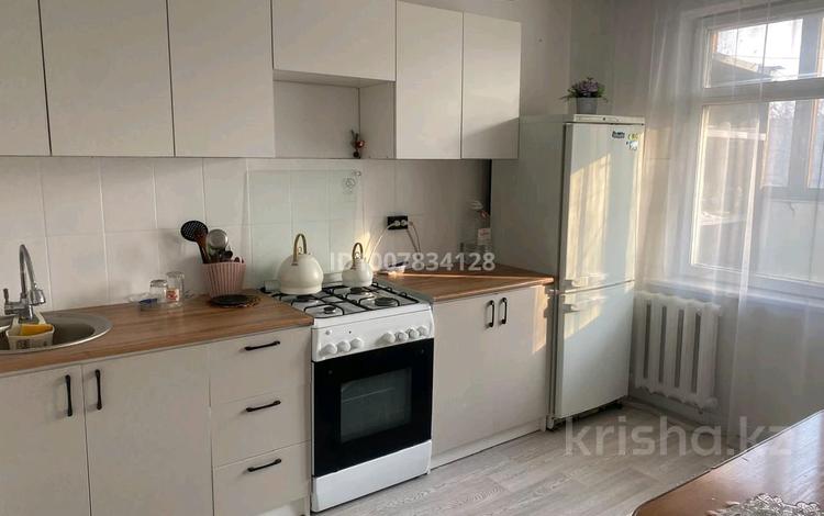 2-комнатная квартира · 47.5 м² · 5/5 этаж, мкр Тастак-2 — ул. Тлендиева за 270 000 ₸ в Алматы, Алмалинский р-н — фото 2