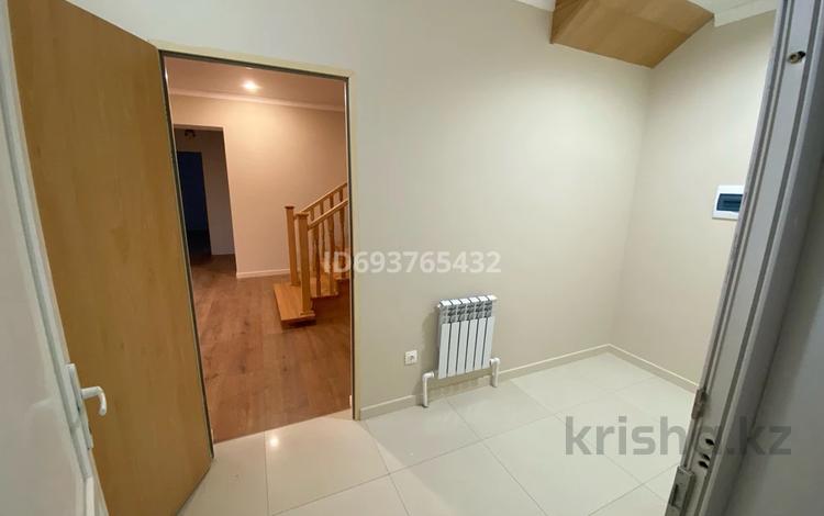 Отдельный дом · 6 комнат · 300 м² · 12 сот., Переулок кокжиде 16 — Район гольф клуба за 1 млн ₸ в Астане, Алматы р-н — фото 2