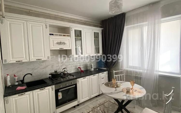 1-комнатная квартира · 50 м² · 1/5 этаж, мкр Нурсая 69 за 2 500 〒 в Атырау — фото 2