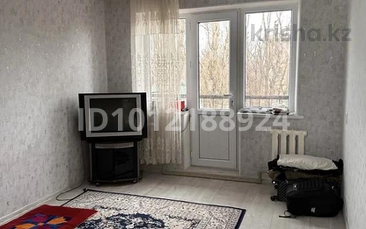 1-бөлмелі пәтер · 40 м² · 5/5 қабат, мкр Каратау, Қаратау ш/а. 15, бағасы: 8.5 млн ₸ в Таразе — фото 2