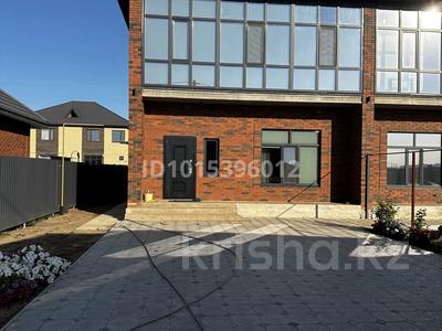 Отдельный дом · 4 комнаты · 178 м² · 4.5 сот., Жубан Молдагалиева за 89 млн ₸ в Уральске