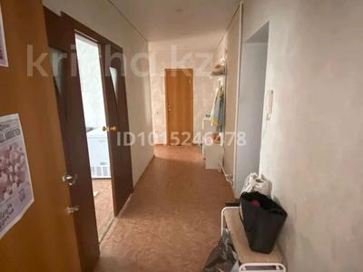 2-комнатная квартира · 60 м² · 3/5 этаж, Майкудук, Майкудук, 15й микрорайон 20/3 за 16 млн ₸ в Караганде, Алихана Бокейханова р-н