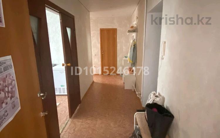 2-комнатная квартира · 60 м² · 3/5 этаж, Майкудук, Майкудук, 15й микрорайон 20/3 за 16 млн ₸ в Караганде, Алихана Бокейханова р-н — фото 2