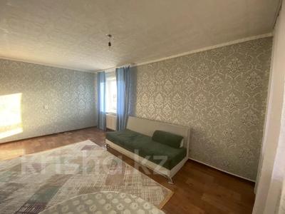2-комнатная квартира · 45 м² · 5/5 этаж, Майкудук, 12й микрорайон 20 за 8 млн ₸ в Караганде, Алихана Бокейханова р-н