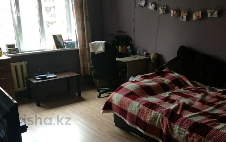 2-комнатная квартира, 55 м², 3/9 этаж, мкр Аксай-1 за 28 млн 〒 в Алматы, Ауэзовский р-н — фото 2