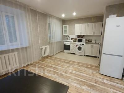 3-комнатная квартира · 48.3 м² · 1/5 этаж, Бухар Жырау 79 за 19.5 млн 〒 в Караганде, Казыбек би р-н