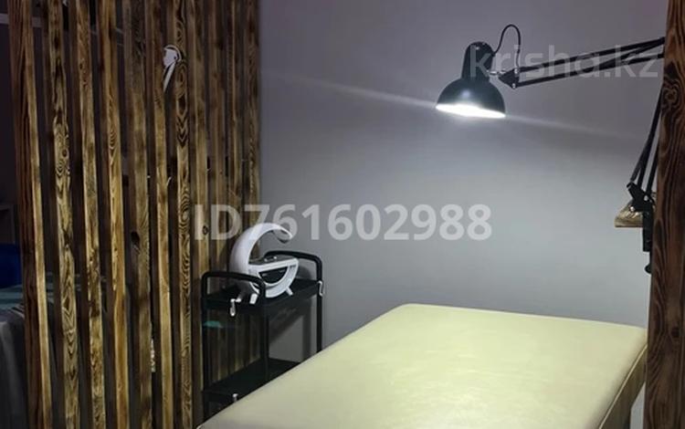 Офисы, магазины и бутики, салоны красоты, кабинеты и рабочие места, студии · 10 м² за 25 000 〒 в Павлодаре — фото 9