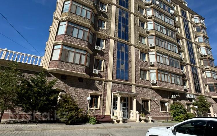2-бөлмелі пәтер · 77 м² · 2/8 қабат, Валиханова 13-21, бағасы: 34 млн ₸ в Атырау — фото 2