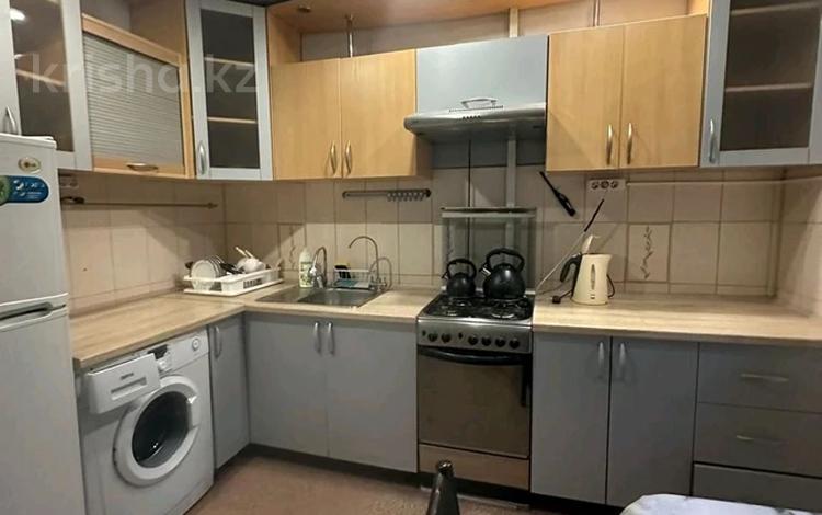 2-комнатная квартира · 55 м² · 2/5 этаж, мкр Аксай-4 38 за 270 000 ₸ в Алматы, Ауэзовский р-н — фото 2