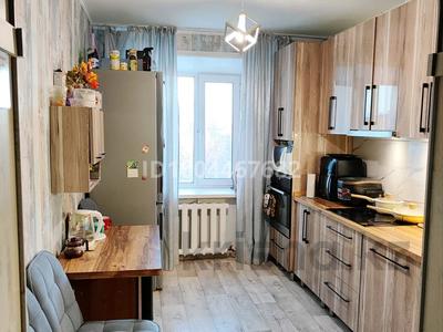 3-комнатная квартира · 64.5 м² · 4/5 этаж, Момышулы 56/3 — Магазин Шик за 17.9 млн 〒 в Темиртау