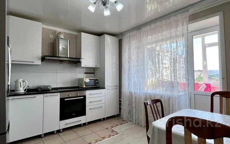 3-комнатная квартира · 79 м² · 10/10 этаж, Жастар 41 за 33.7 млн ₸ в Усть-Каменогорске — фото 2