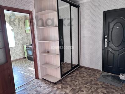 2-бөлмелі пәтер · 62 м² · 4/5 қабат, мкр 8, Братьев жубановых 304 — Братьев жубановых,304, бағасы: 4 000 〒 в Актобе