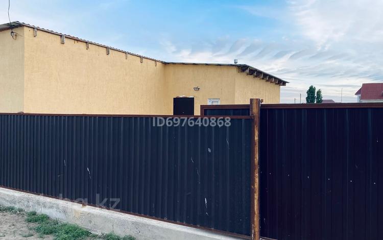 Отдельный дом · 3 комнаты · 100 м² · 10 сот., мкр Кокарна, 4 за 13 млн ₸ в Атырау — фото 2
