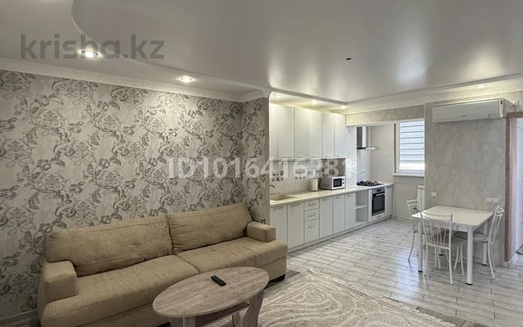 3-комнатная квартира · 50 м² · 3/5 этаж, 8-й мкр 25 за 165 000 ₸ в Актау — фото 2