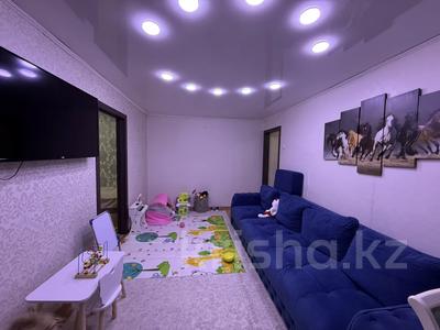 4-бөлмелі пәтер · 62 м² · 2/5 қабат, Майкудук, 16й микрорайон 33, бағасы: 14.5 млн 〒 в Караганде, Алихана Бокейханова р-н