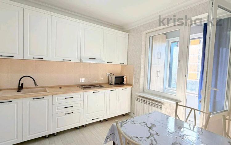 2-комнатная квартира · 60 м² · 5/9 этаж, Сауран 13 за 300 000 ₸ в Астане, Есильский р-н — фото 2
