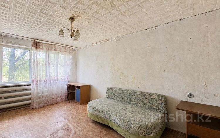 2-комнатная квартира · 44 м² · 1/5 этаж, проспект Абая за 6.3 млн ₸ в Шахтинске — фото 2