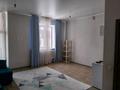 2-комнатная квартира · 57.4 м² · 3/3 этаж, мкр Городской Аэропорт, Алтын арка 21 за 23.5 млн ₸ в Караганде, Казыбек би р-н — фото 2