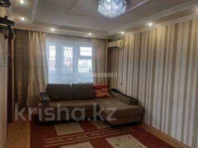 4-комнатная квартира · 60 м² · 5/5 этаж, Абулхаир хана 22 — Народный банк за 15.8 млн 〒 в Актобе