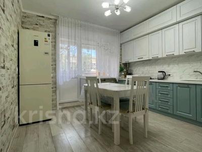 2-комнатная квартира, 56 м², 2/5 этаж помесячно, Болатпаева за 200 000 〒 в Петропавловске