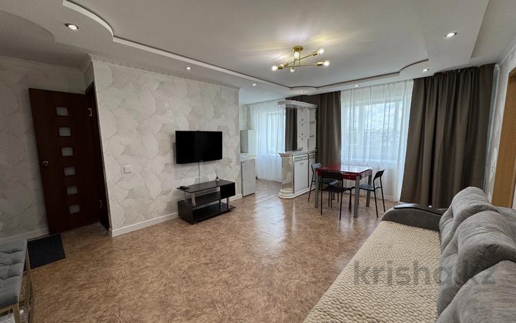 2-бөлмелі пәтер · 55 м² · 4/5 қабат, Назарбаева 21, бағасы: 16 000 〒 в Павлодаре — фото 2