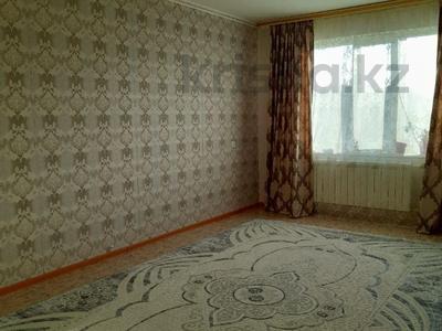 2-бөлмелі пәтер · 55 м² · 4/5 қабат, мкр 8, Марата Оспанова 52 — район БЦ Мир, бағасы: 17.5 млн 〒 в Актобе