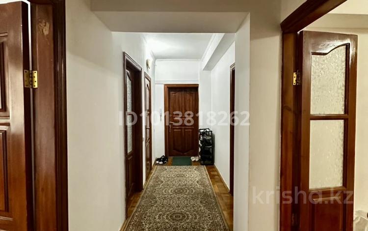 3-бөлмелі пәтер · 70 м² · 2/5 қабат, мкр Мамыр-2 — Шаляпина, бағасы: 300 000 ₸ в Алматы, Ауэзовский р-н — фото 2