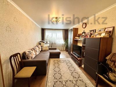 3-комнатная квартира · 60 м² · 5/5 этаж, мкр Михайловка , Касыма Аманжолова 19 за 18 млн ₸ в Караганде, Казыбек би р-н