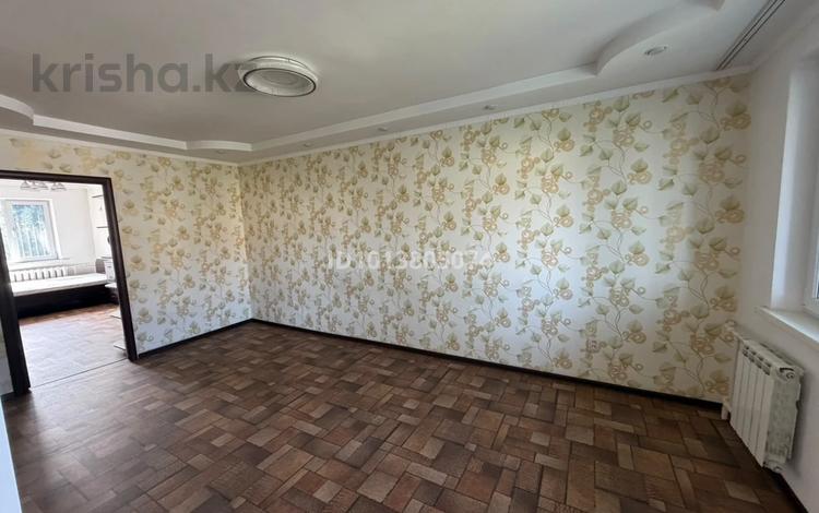 2-комнатная квартира · 45 м² · 5/5 этаж, Производственная 3 — Производственная и Сергея Тюленина за 130 000 ₸ в Уральске — фото 2