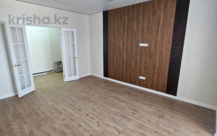 3-бөлмелі пәтер · 99.81 м² · 8/9 қабат, Набережная 49в, бағасы: 75 млн ₸ в Костанае — фото 2