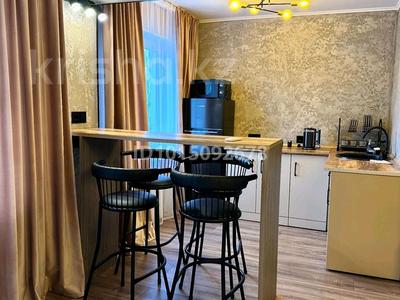 2-комнатная квартира · 45 м² · 1/5 этаж, Назарбаева 3/1 — Район Дворца Спорта. Напротив "Даниэля", за магазином "Статус" за 2 750 ₸ в Усть-Каменогорске, Ульбинский