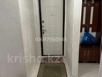 3-бөлмелі пәтер · 60 м² · 1/4 қабат, №6 ш/а. — 86 школа гимназия, бағасы: 320 000 ₸ в Алматы, Ауэзовский р-н