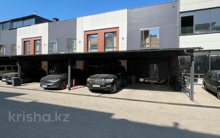 7-бөлмелі пәтер · 450 м² · 2/3 қабат, улица 4-ая 2, бағасы: 430 млн ₸ в Алматы, Медеуский р-н — фото 37