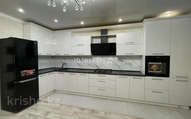 3-бөлмелі пәтер · 82.3 м² · 4/6 қабат, С.Тюленина 6, бағасы: ~ 32 млн ₸ в Уральске — фото 2